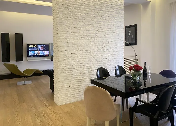 Arcasuite Tritone Luxury דירה
